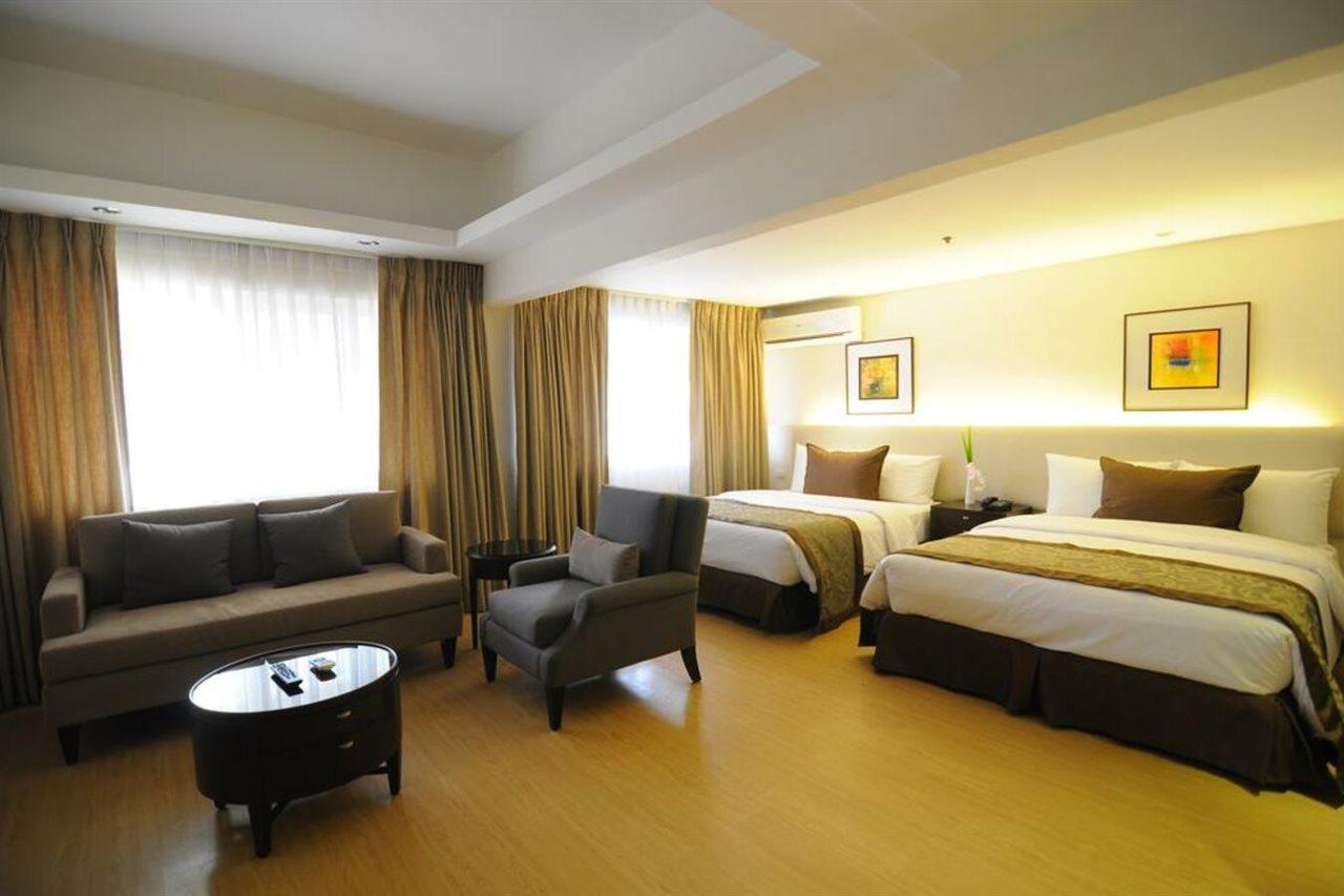 Imperial Palace Suites Quezon City Esterno foto