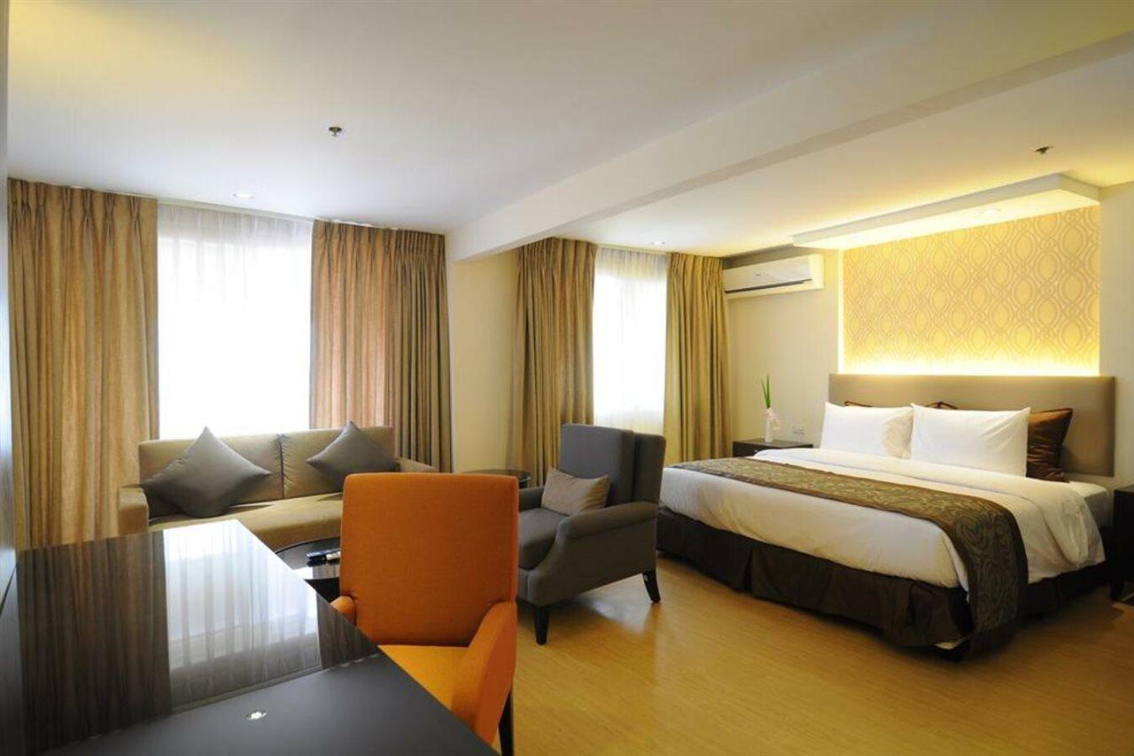 Imperial Palace Suites Quezon City Esterno foto