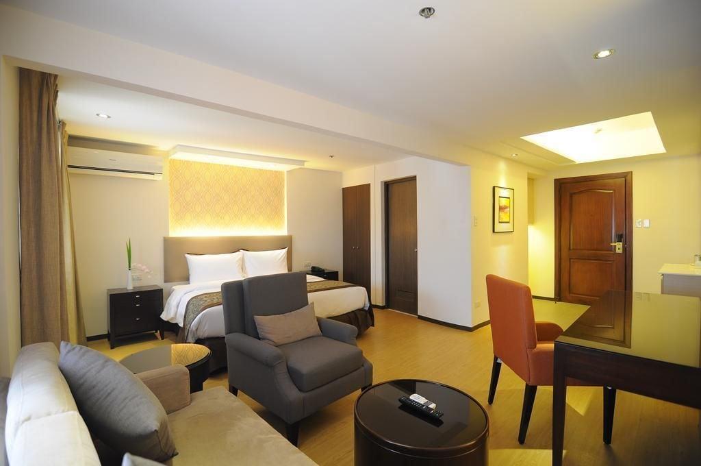 Imperial Palace Suites Quezon City Esterno foto