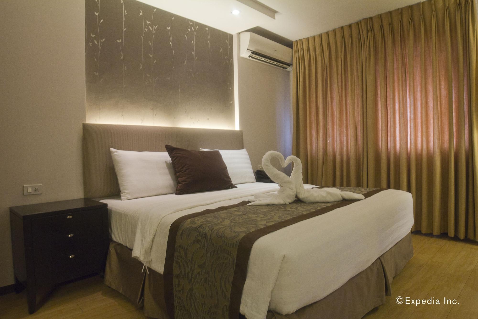 Imperial Palace Suites Quezon City Esterno foto