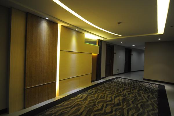 Imperial Palace Suites Quezon City Esterno foto