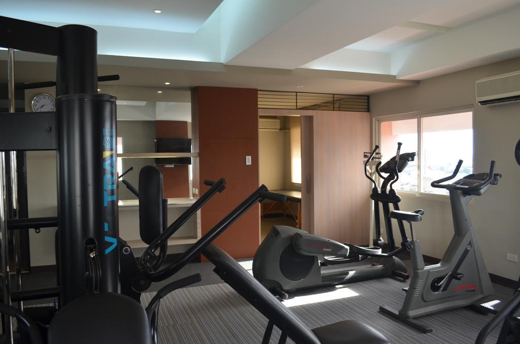 Imperial Palace Suites Quezon City Esterno foto
