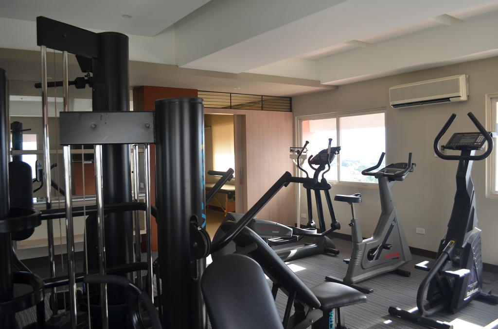 Imperial Palace Suites Quezon City Esterno foto