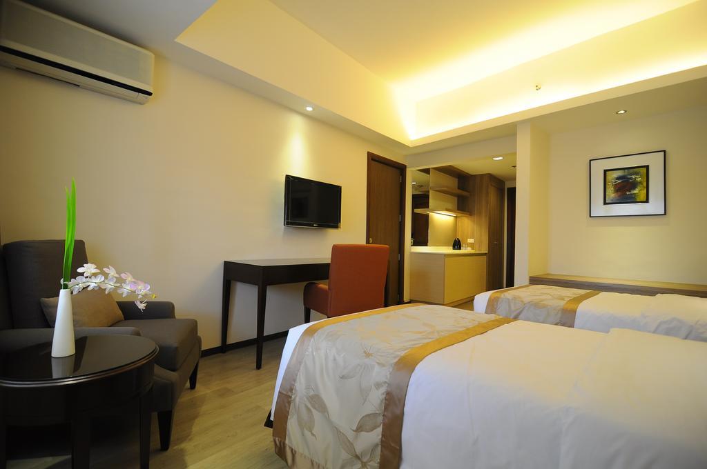 Imperial Palace Suites Quezon City Esterno foto