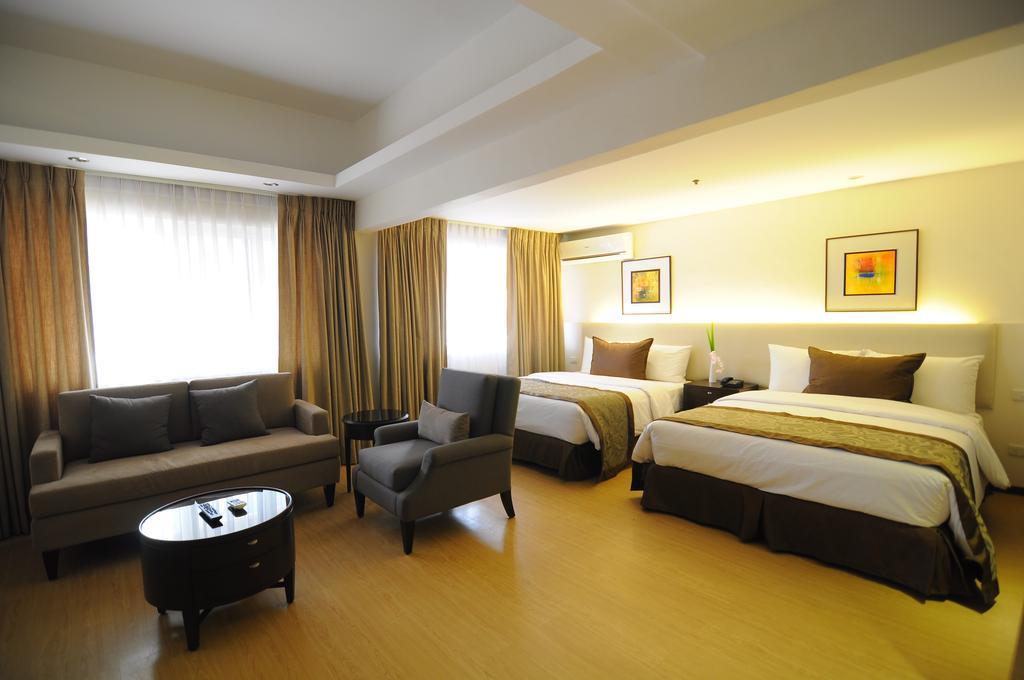 Imperial Palace Suites Quezon City Esterno foto
