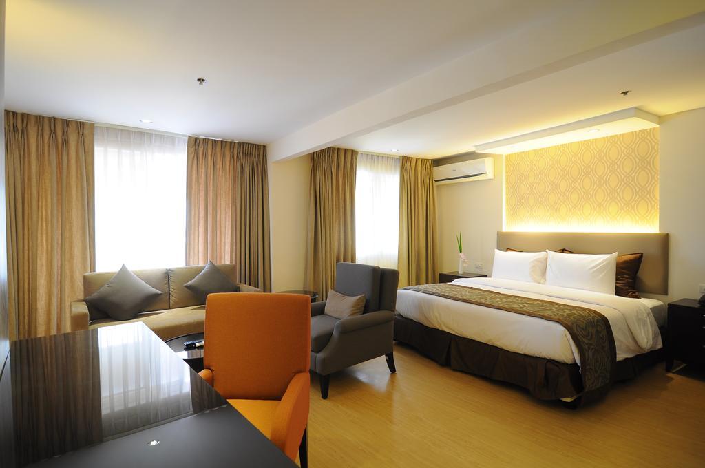 Imperial Palace Suites Quezon City Esterno foto