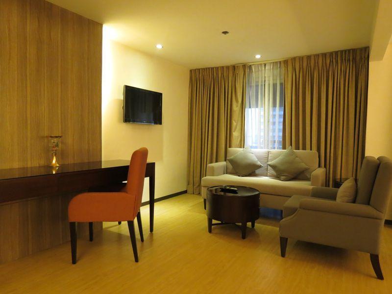Imperial Palace Suites Quezon City Esterno foto