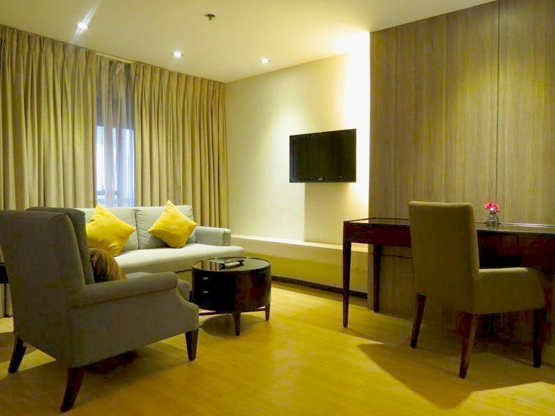 Imperial Palace Suites Quezon City Esterno foto