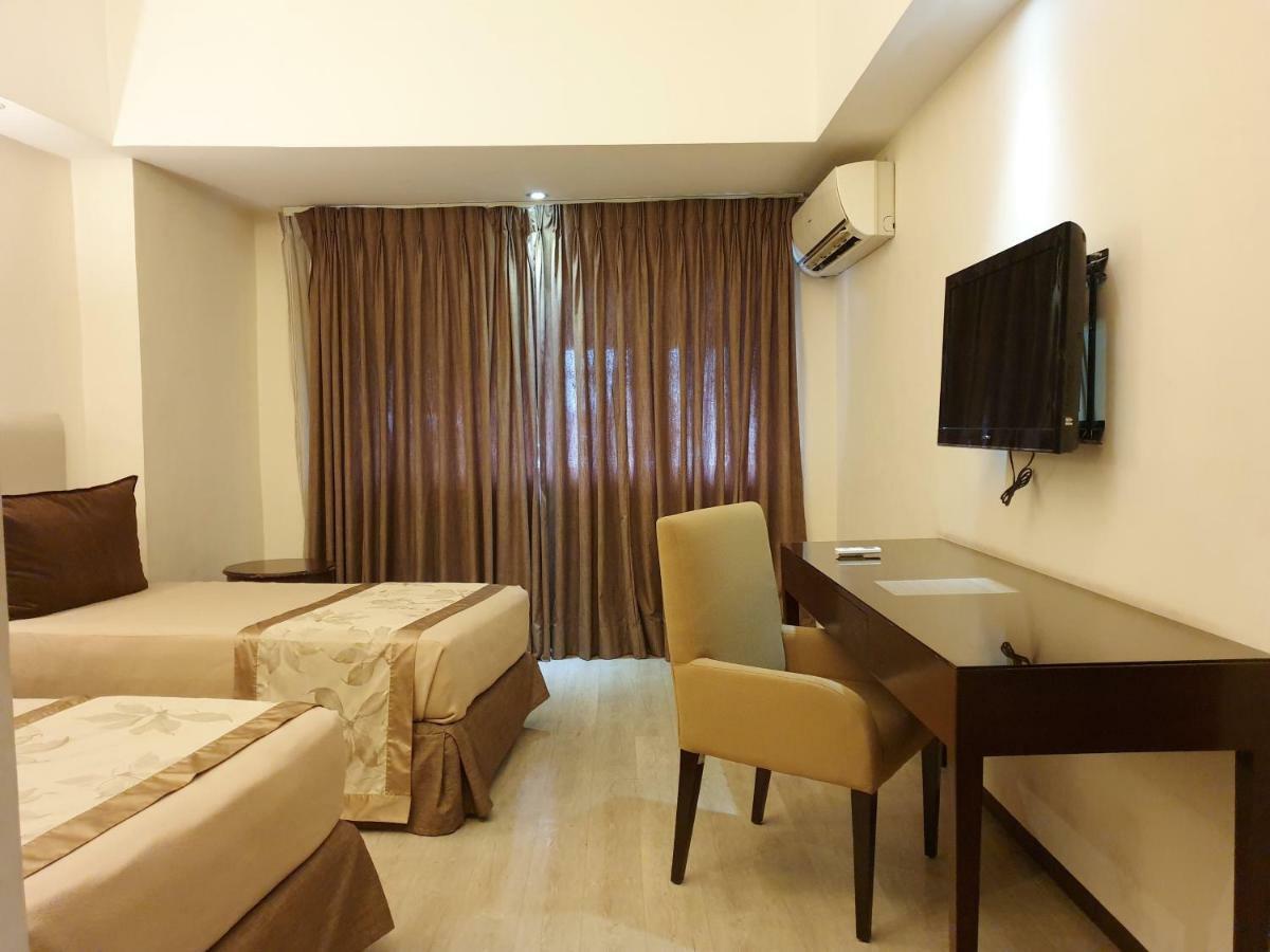 Imperial Palace Suites Quezon City Esterno foto