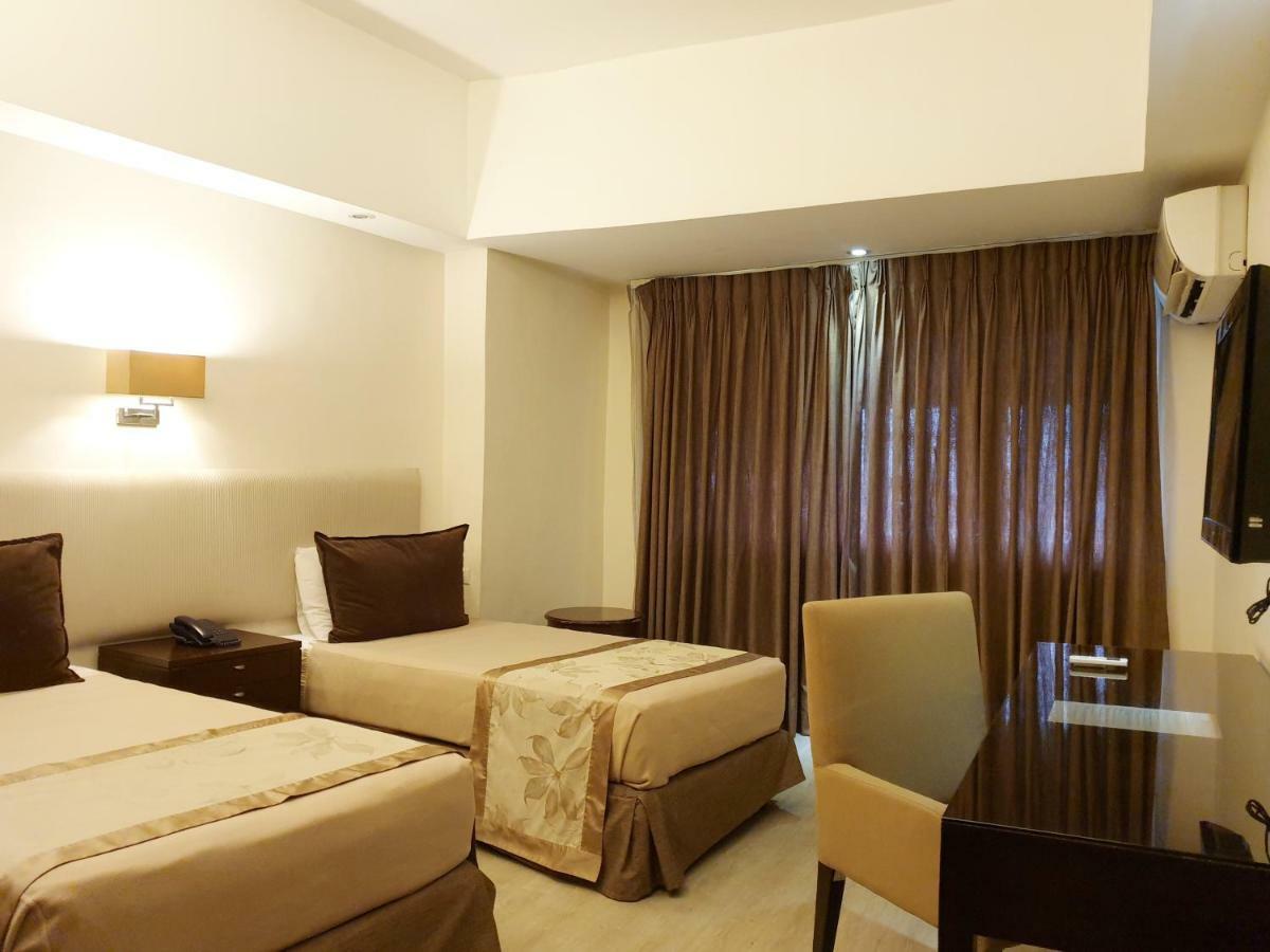 Imperial Palace Suites Quezon City Esterno foto